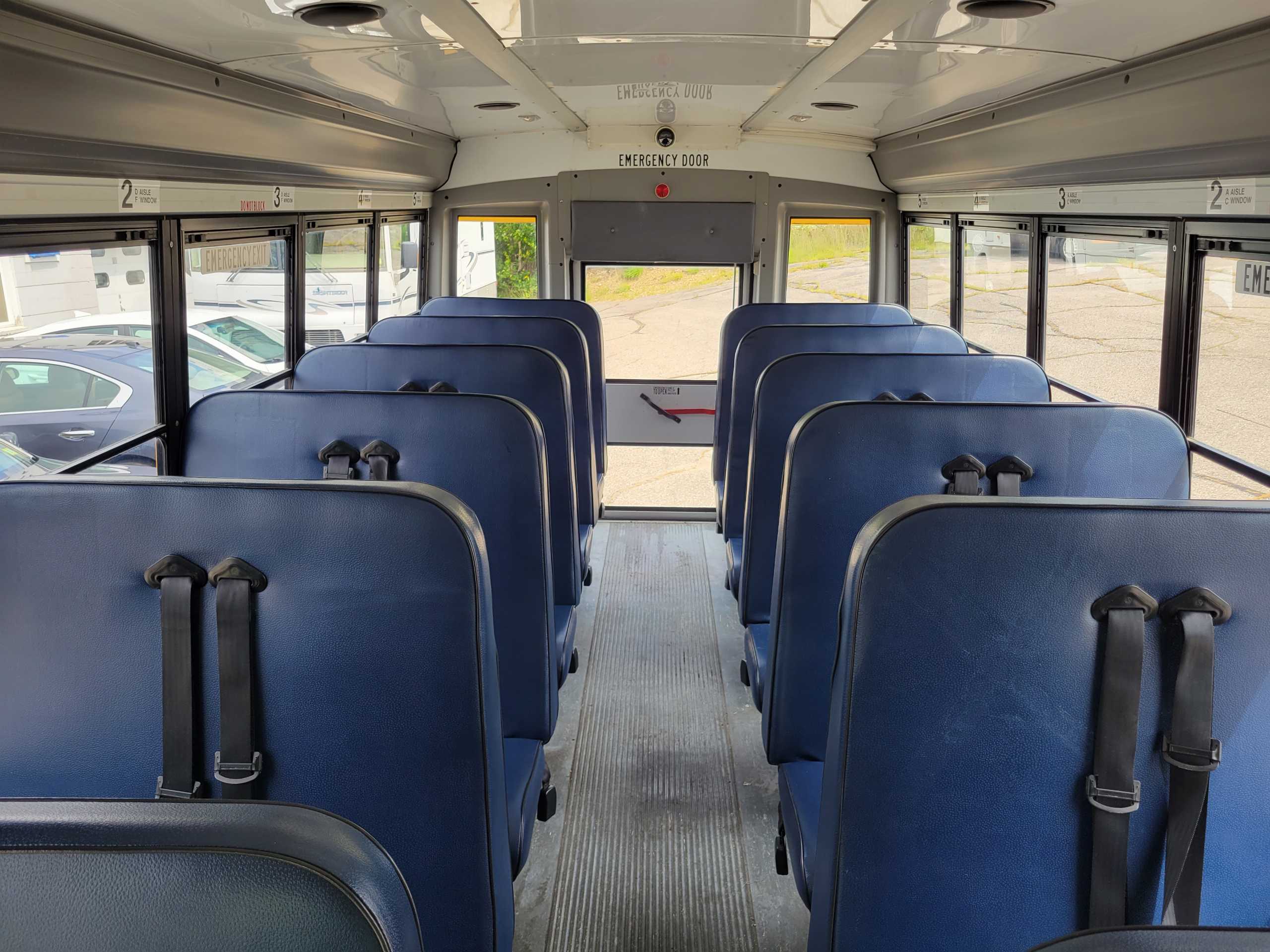 2010 Chevrolet Express Cutaway photo 7